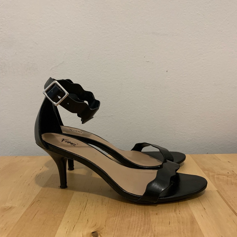 FIONI black scalloped faux leather heels